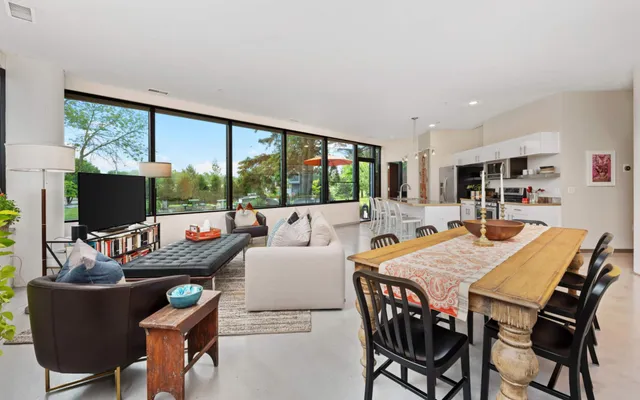 $299,900 | 5601 Smetana Drive, Unit 113, Minnetonka, MN 55343