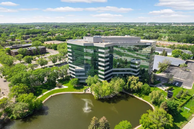 $299,900 | 5601 Smetana Drive, Unit 113, Minnetonka, MN 55343