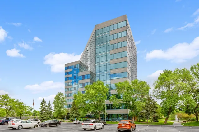 $299,900 | 5601 Smetana Drive, Unit 113, Minnetonka, MN 55343