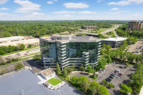 $299,900 | 5601 Smetana Drive, Unit 113, Minnetonka, MN 55343