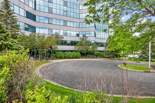 $299,900 | 5601 Smetana Drive, Unit 113, Minnetonka, MN 55343