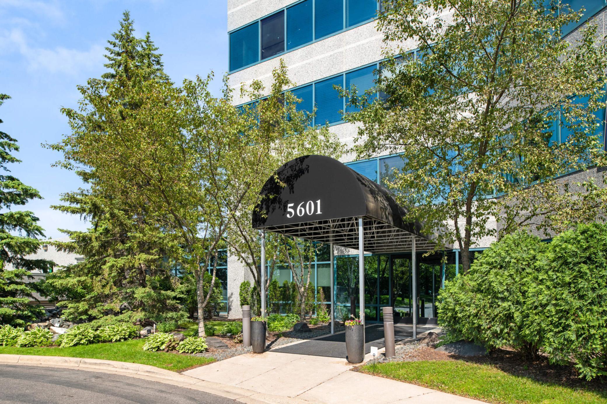 5601 Smetana Drive, Unit 113 Minnetonka, MN 55343 - Photo 39 of 51