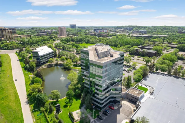 $299,900 | 5601 Smetana Drive, Unit 113, Minnetonka, MN 55343