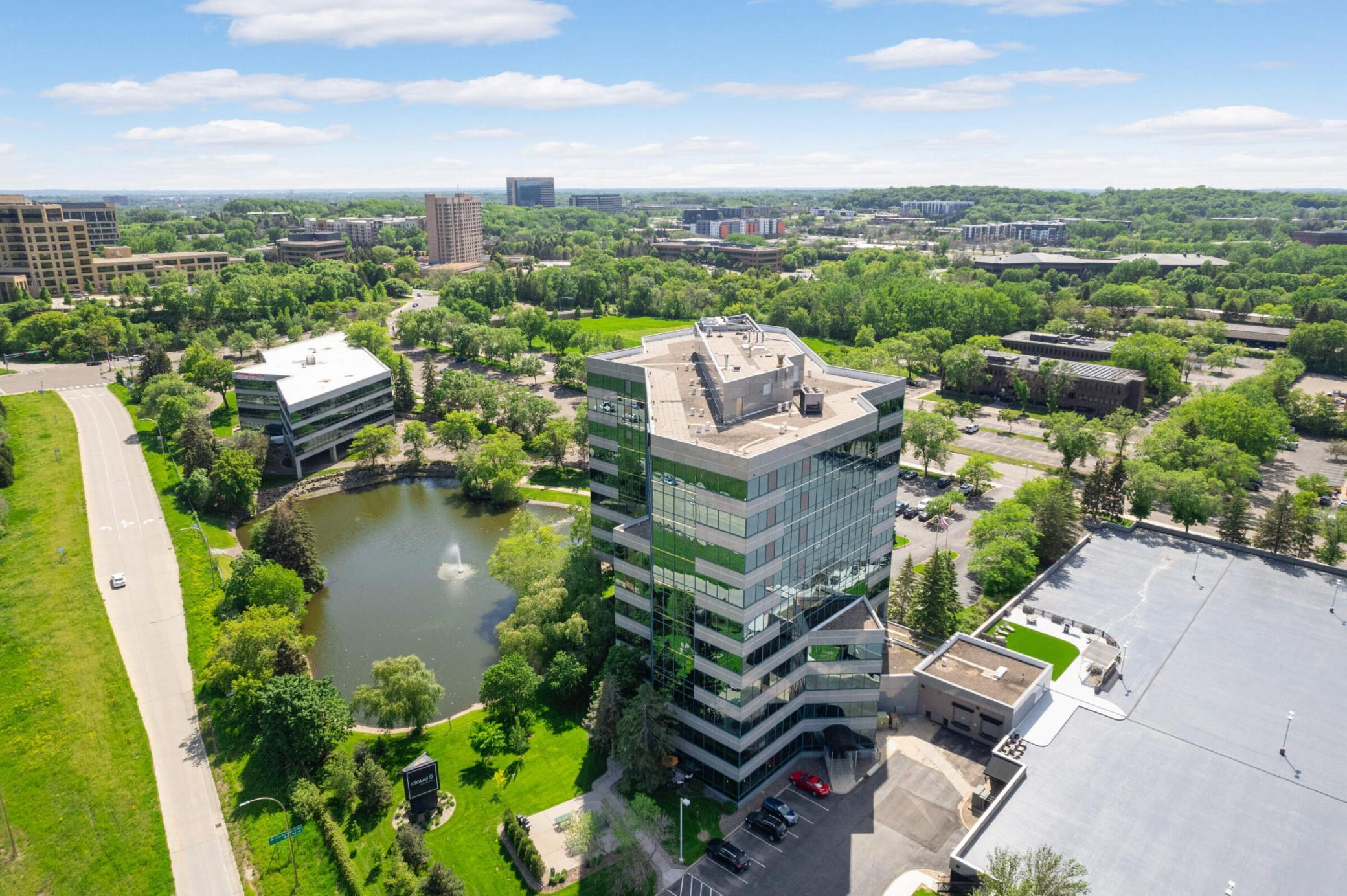 5601 Smetana Drive, Unit 113 Minnetonka, MN 55343 - Photo 40 of 51