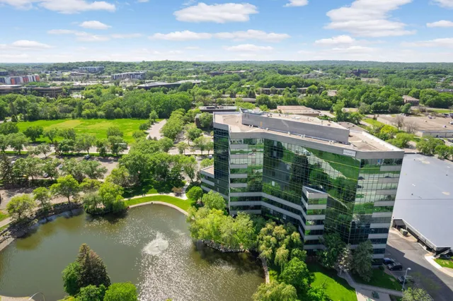 $299,900 | 5601 Smetana Drive, Unit 113, Minnetonka, MN 55343