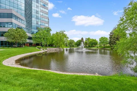 $299,900 | 5601 Smetana Drive, Unit 113, Minnetonka, MN 55343