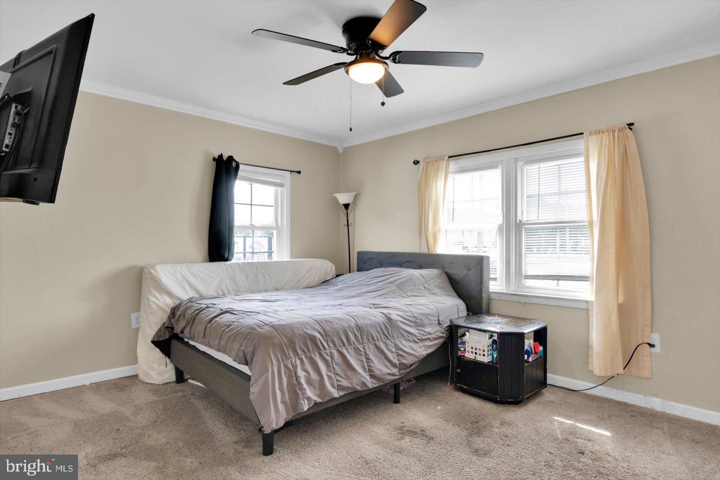 370 South Hook Road Pennsville, NJ 08070 - Photo 15 of 31 Cozy bedroom with natural light.