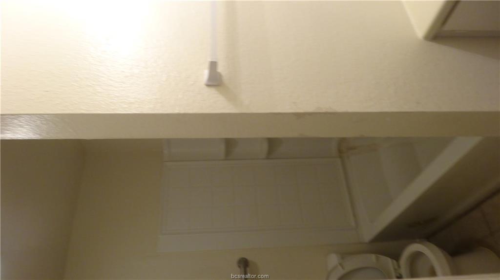 510 Avondale Avenue, Unit 14 Bryan, TX 77802 - Photo 11 of 13 a bathroom with a bathtub