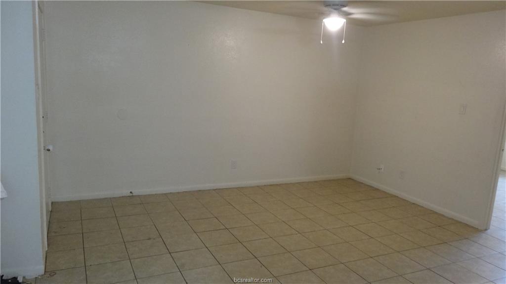 510 Avondale Avenue, Unit 14 Bryan, TX 77802 - Photo 5 of 13 a view of an empty room