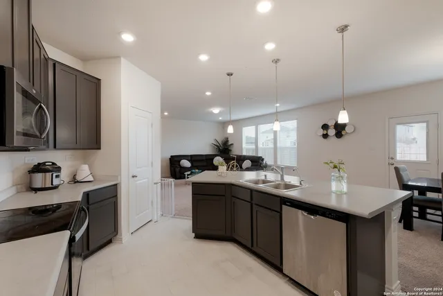 $1,825 | 3537 Under Par, San Antonio, TX 78245