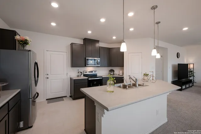 $1,825 | 3537 Under Par, San Antonio, TX 78245