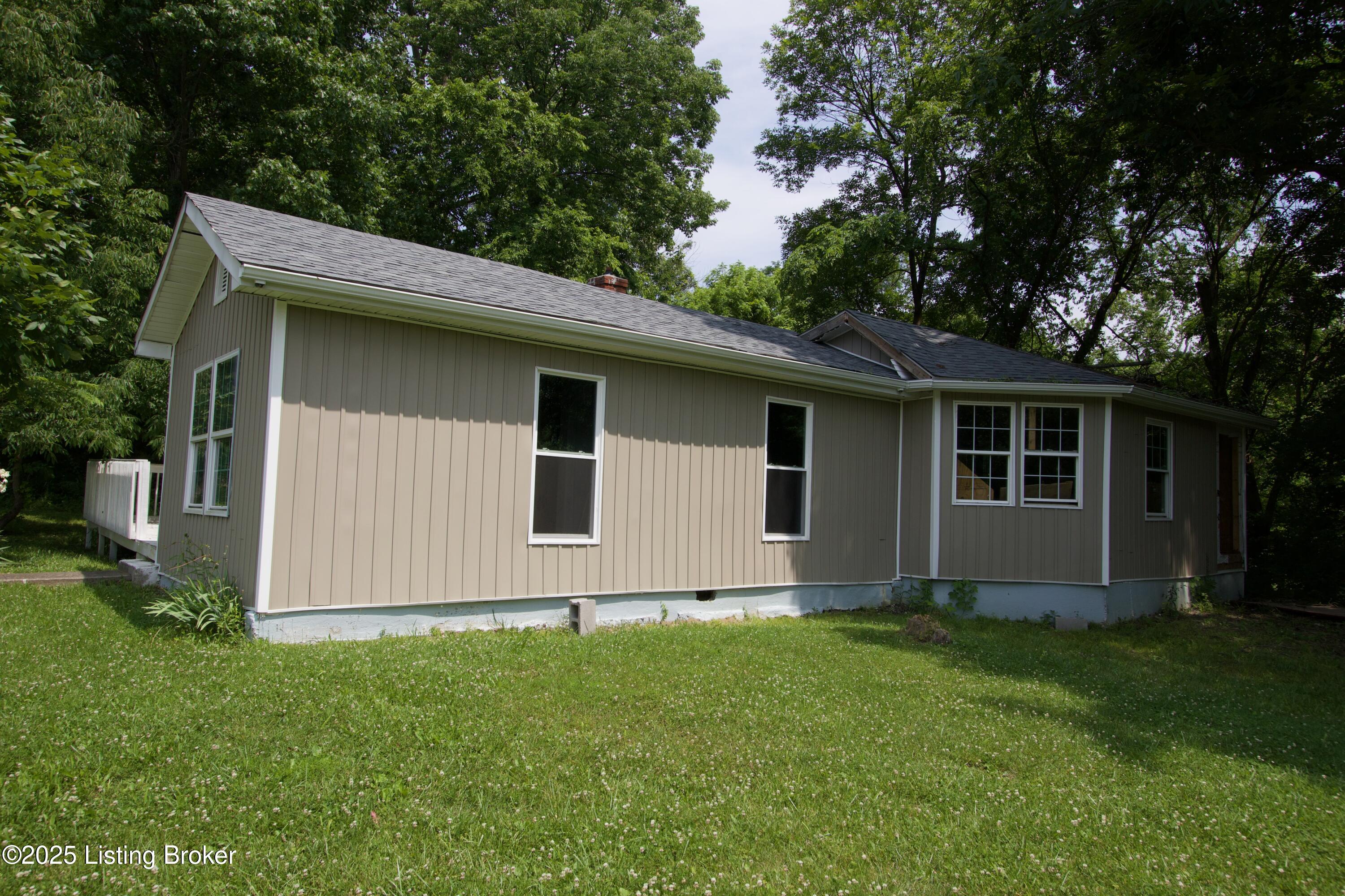 9303 R 3rd Street Road Louisville, KY 40272 - Photo 3 of 13 IMG_5693