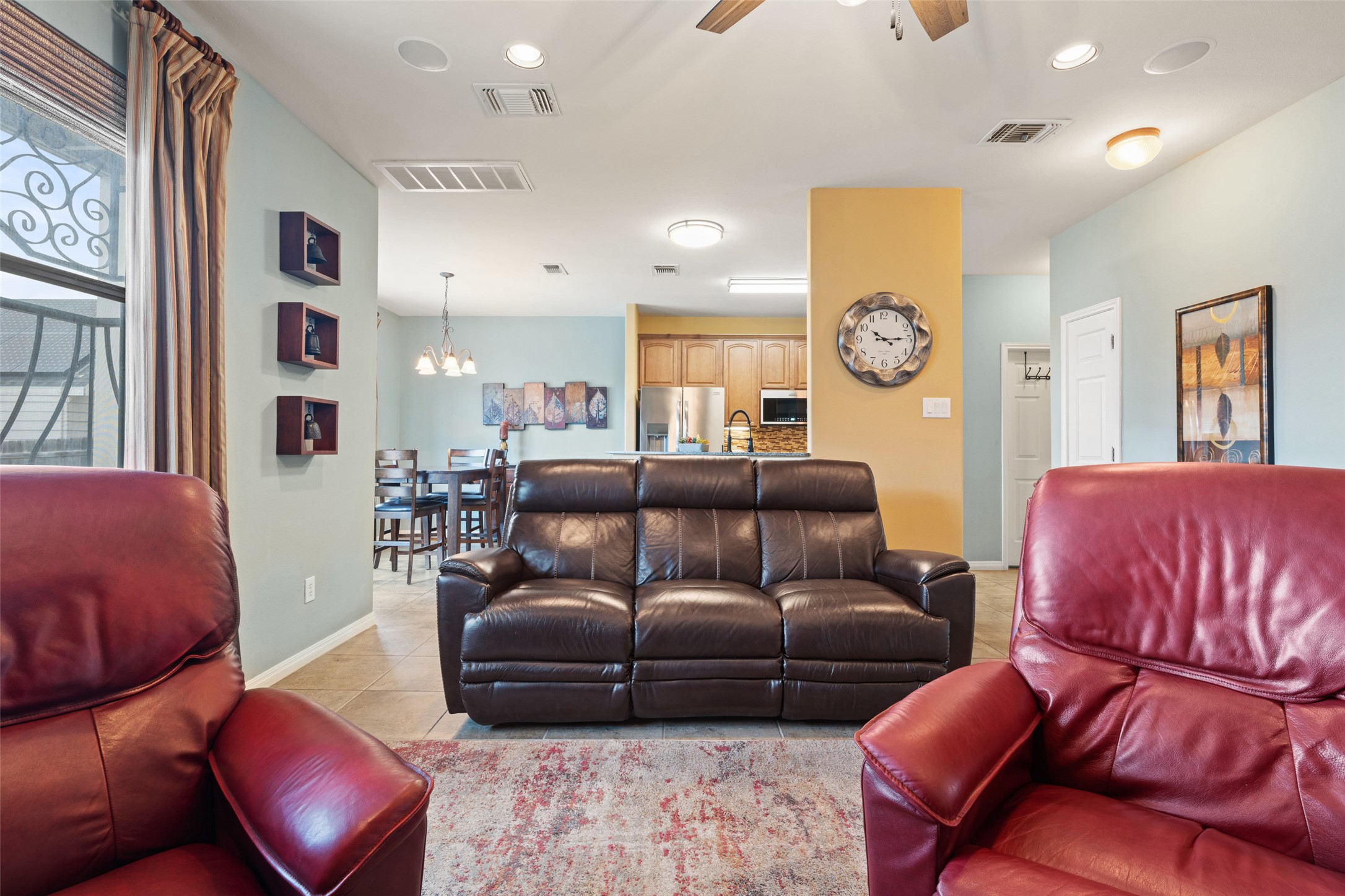 6006 Seville Drive Austin, TX 78724 - Photo 11 of 38 a living room with furniture
