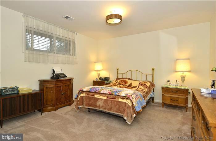 10034 Renfrew Road Silver Spring, MD 20901 - Photo 10 of 24 Bedroom