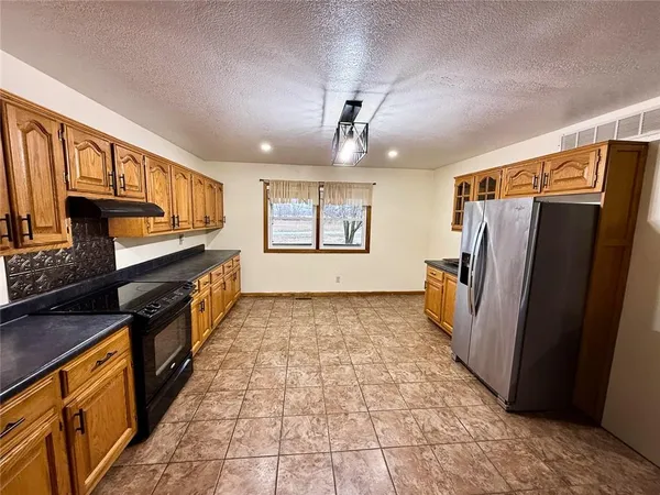 $309,000 | 19084 South 1715th Road, Nevada, MO 64772