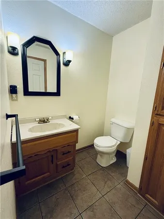 $309,000 | 19084 South 1715th Road, Nevada, MO 64772