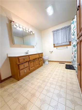 $309,000 | 19084 South 1715th Road, Nevada, MO 64772