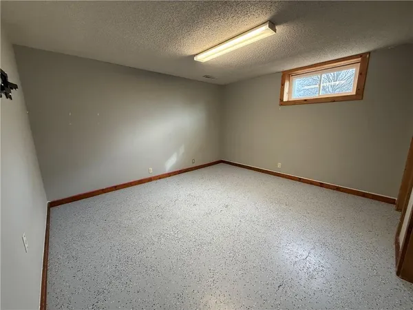 $309,000 | 19084 South 1715th Road, Nevada, MO 64772