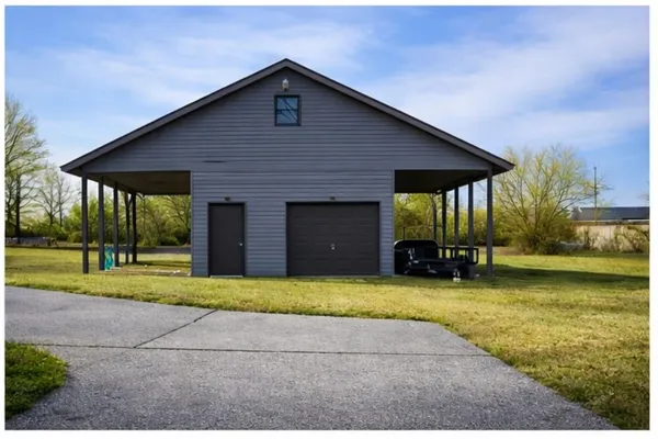 $309,000 | 19084 South 1715th Road, Nevada, MO 64772