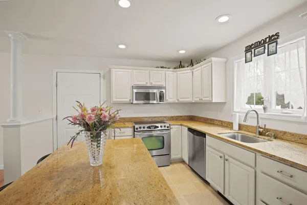 $775,000 | 1 Izzy Lane, Kittery, ME 03904