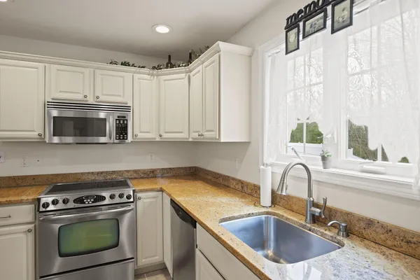 $775,000 | 1 Izzy Lane, Kittery, ME 03904