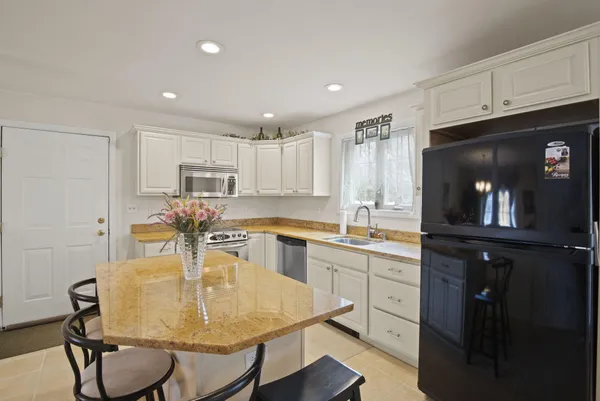 $775,000 | 1 Izzy Lane, Kittery, ME 03904