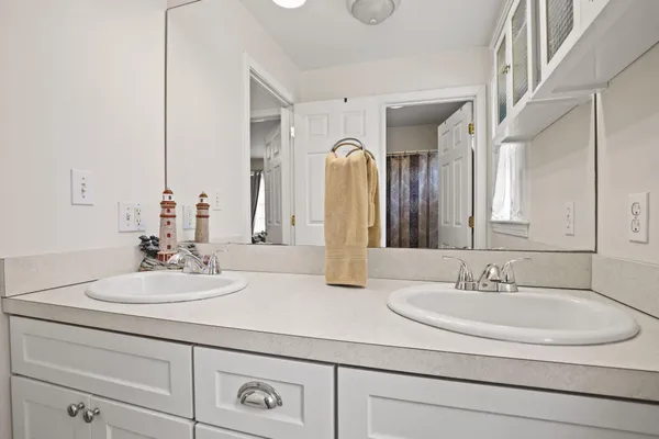 $775,000 | 1 Izzy Lane, Kittery, ME 03904