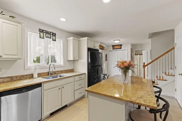 $775,000 | 1 Izzy Lane, Kittery, ME 03904