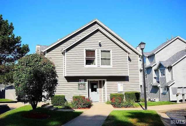 $399,900 | 1537 North Oakhill Drive, Unit B3, South Bend, IN 46637