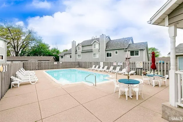 $399,900 | 1537 North Oakhill Drive, Unit B3, South Bend, IN 46637