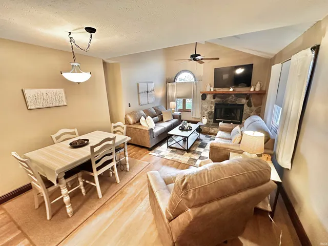 $399,900 | 1537 North Oakhill Drive, Unit B3, South Bend, IN 46637