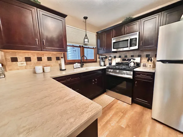 $399,900 | 1537 North Oakhill Drive, Unit B3, South Bend, IN 46637