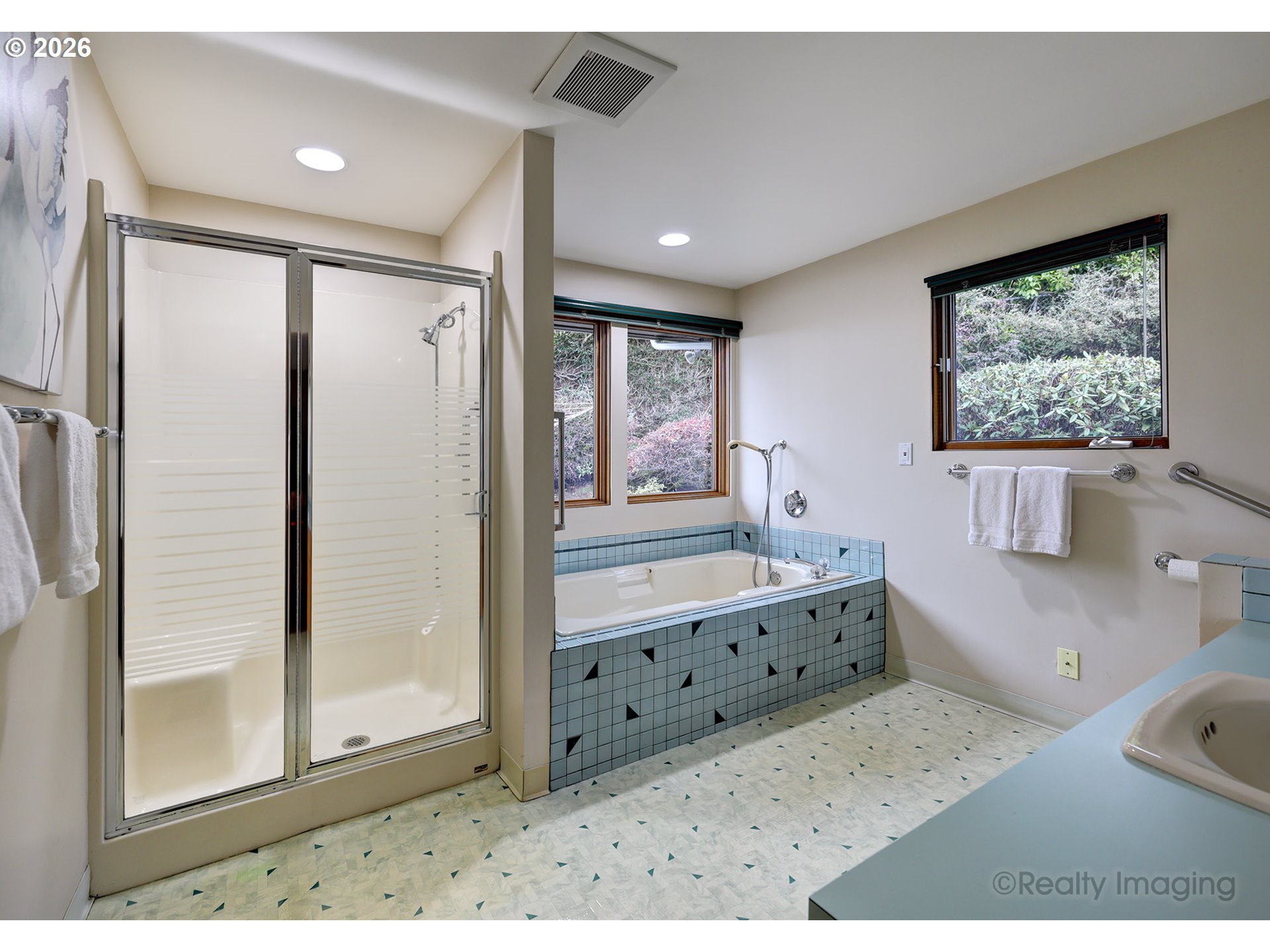 8000 Southwest Linden Road Portland, OR 97225 - Photo 22 of 48 Owner's Suite Bathroom