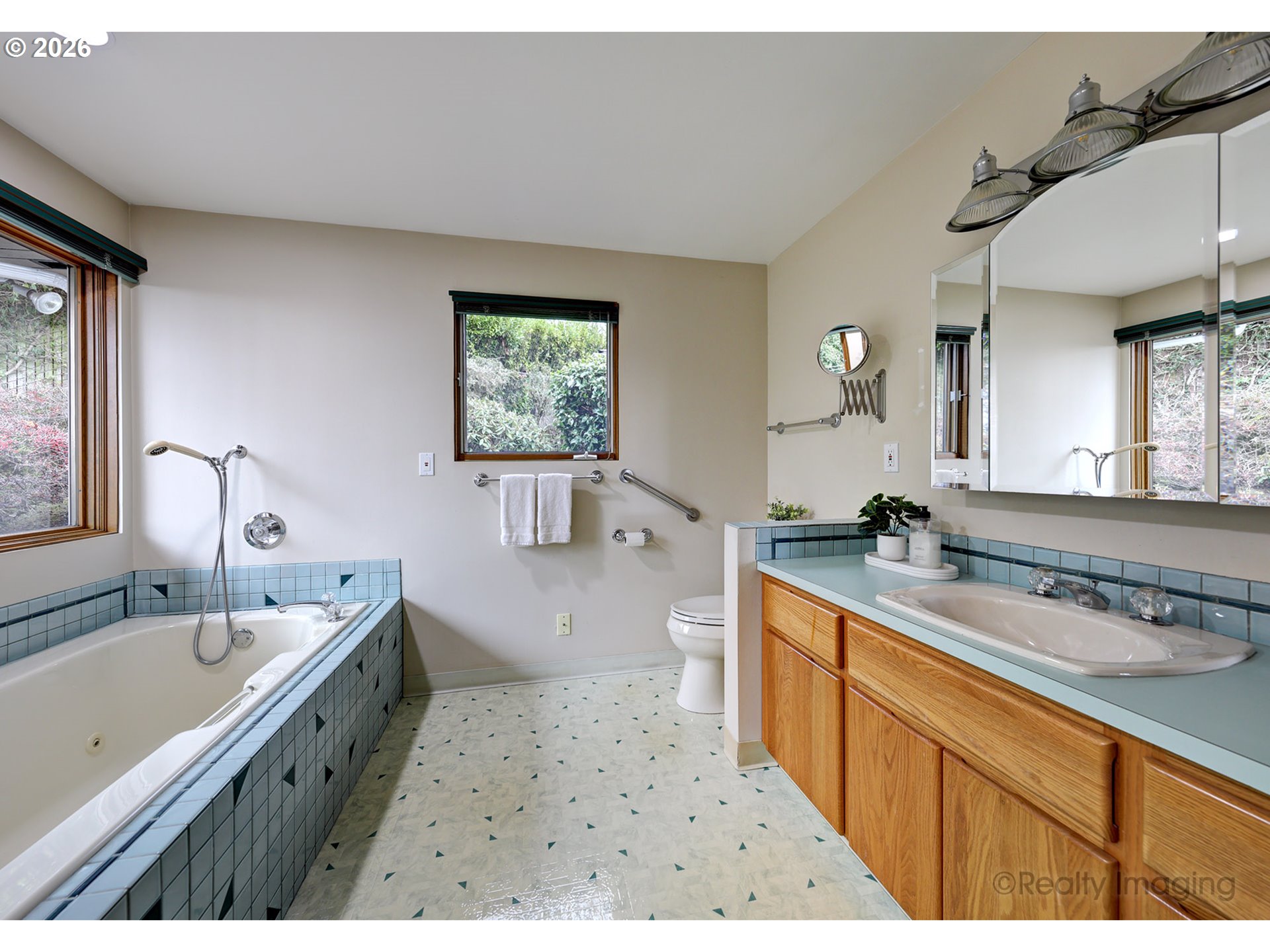 8000 Southwest Linden Road Portland, OR 97225 - Photo 23 of 48 Owner's Suite Bathroom