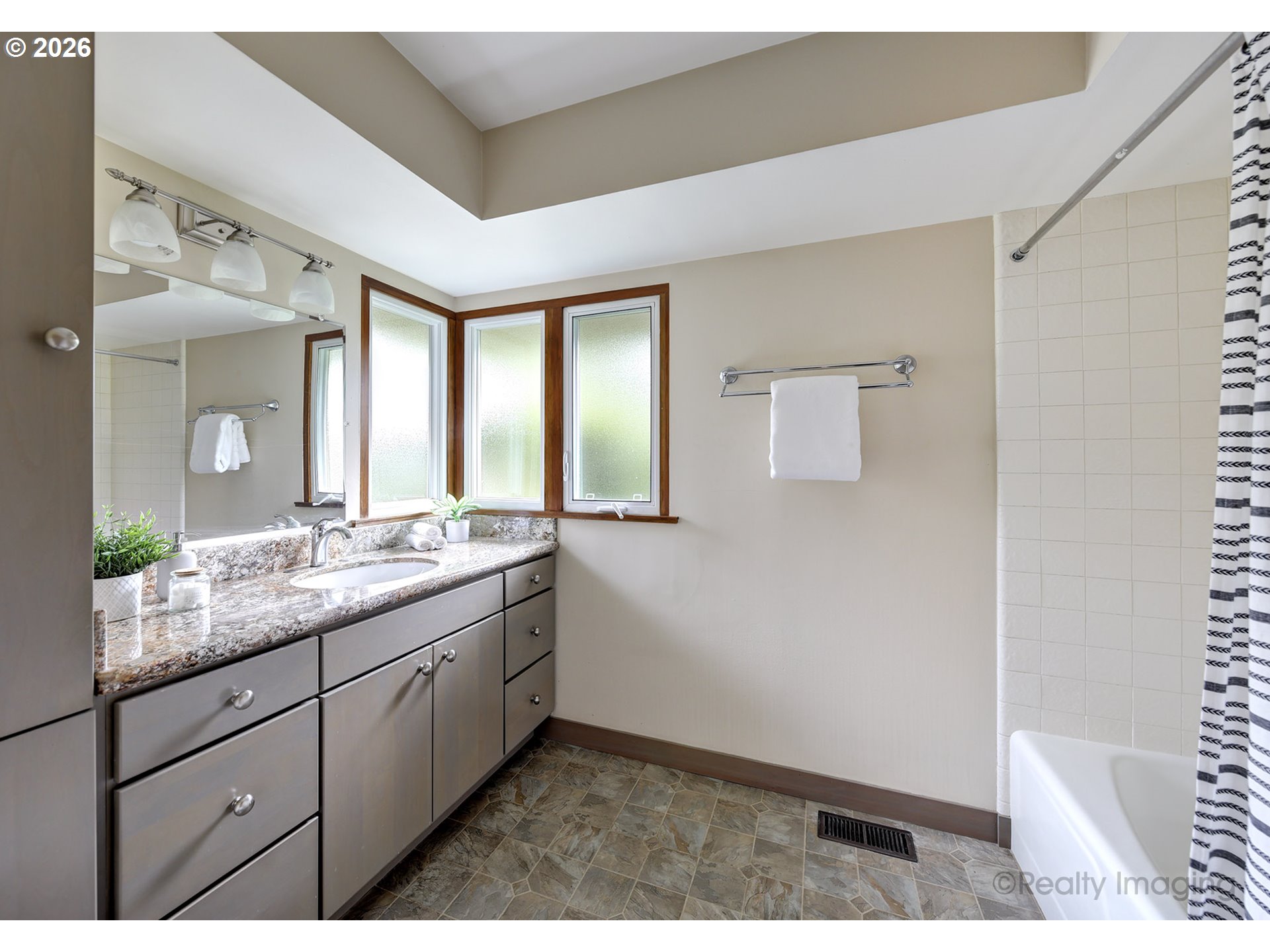 8000 Southwest Linden Road Portland, OR 97225 - Photo 26 of 48 Bathroom