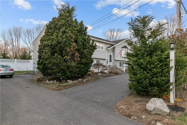 $1,800 | 16 Shields Street, Unit 2, Newport, RI 02840