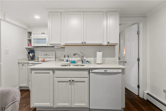 $1,800 | 16 Shields Street, Unit 2, Newport, RI 02840