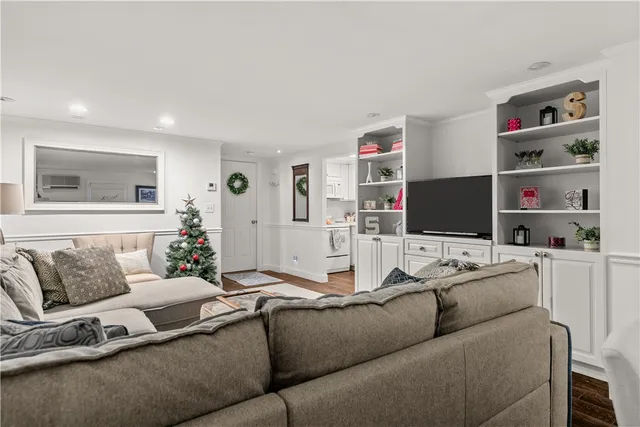 $1,800 | 16 Shields Street, Unit 2, Newport, RI 02840