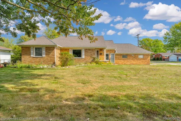 $215,000 | 27524 Gail Drive, Warren, MI 48093