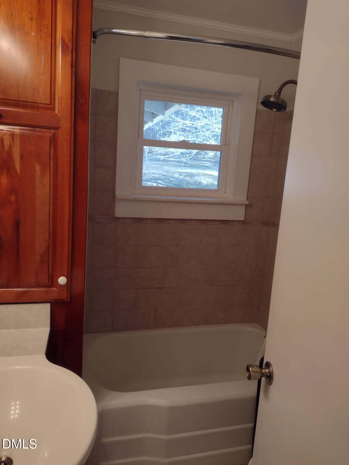 659 Chestnut Grove Road Spruce Pine, NC 28777 - Photo 16 of 21 a bathroom with a toilet and a bathtub