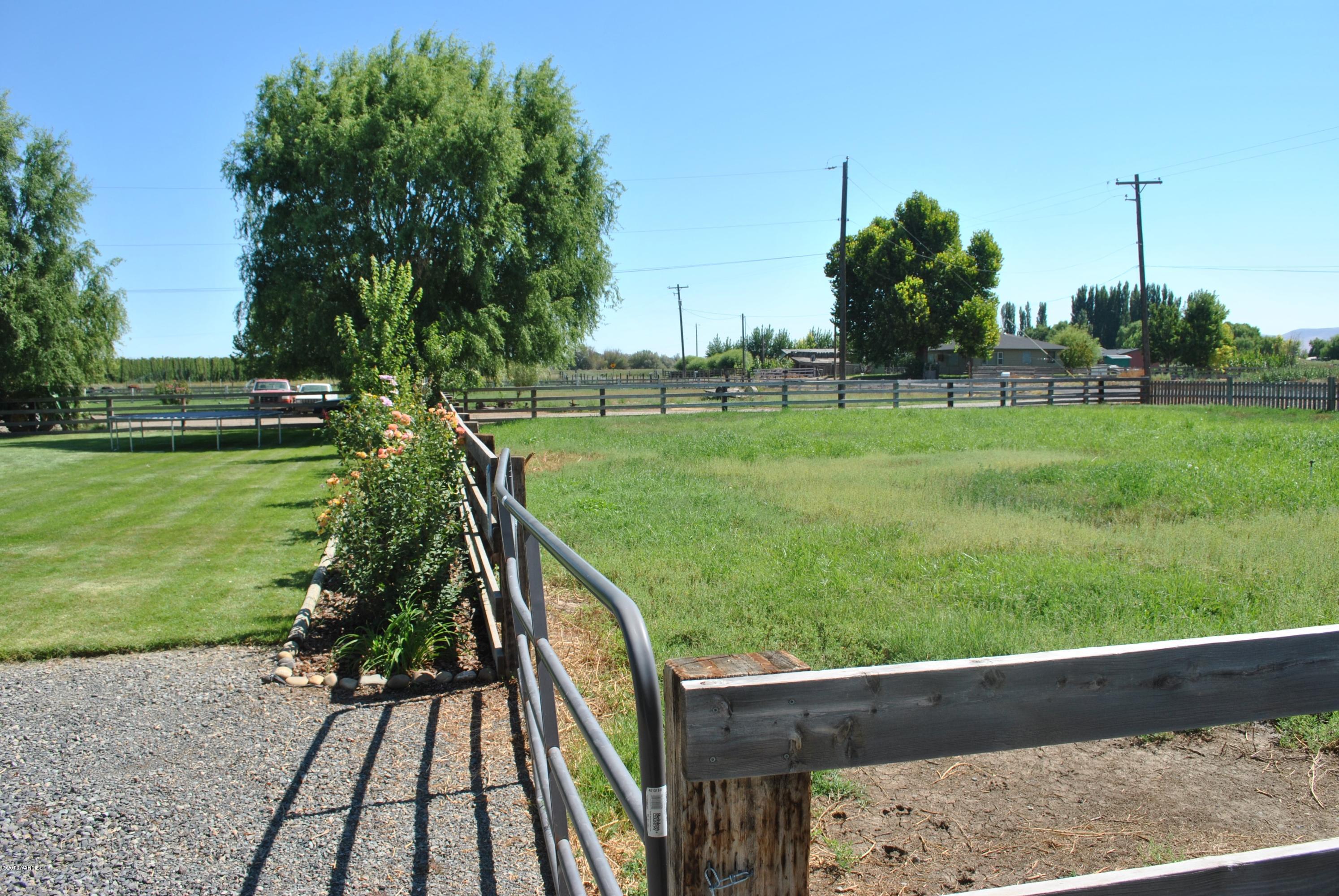 1231 Holaday Road Mabton, WA 98935 - Photo 24 of 29 a view of an outdoor space and a yard