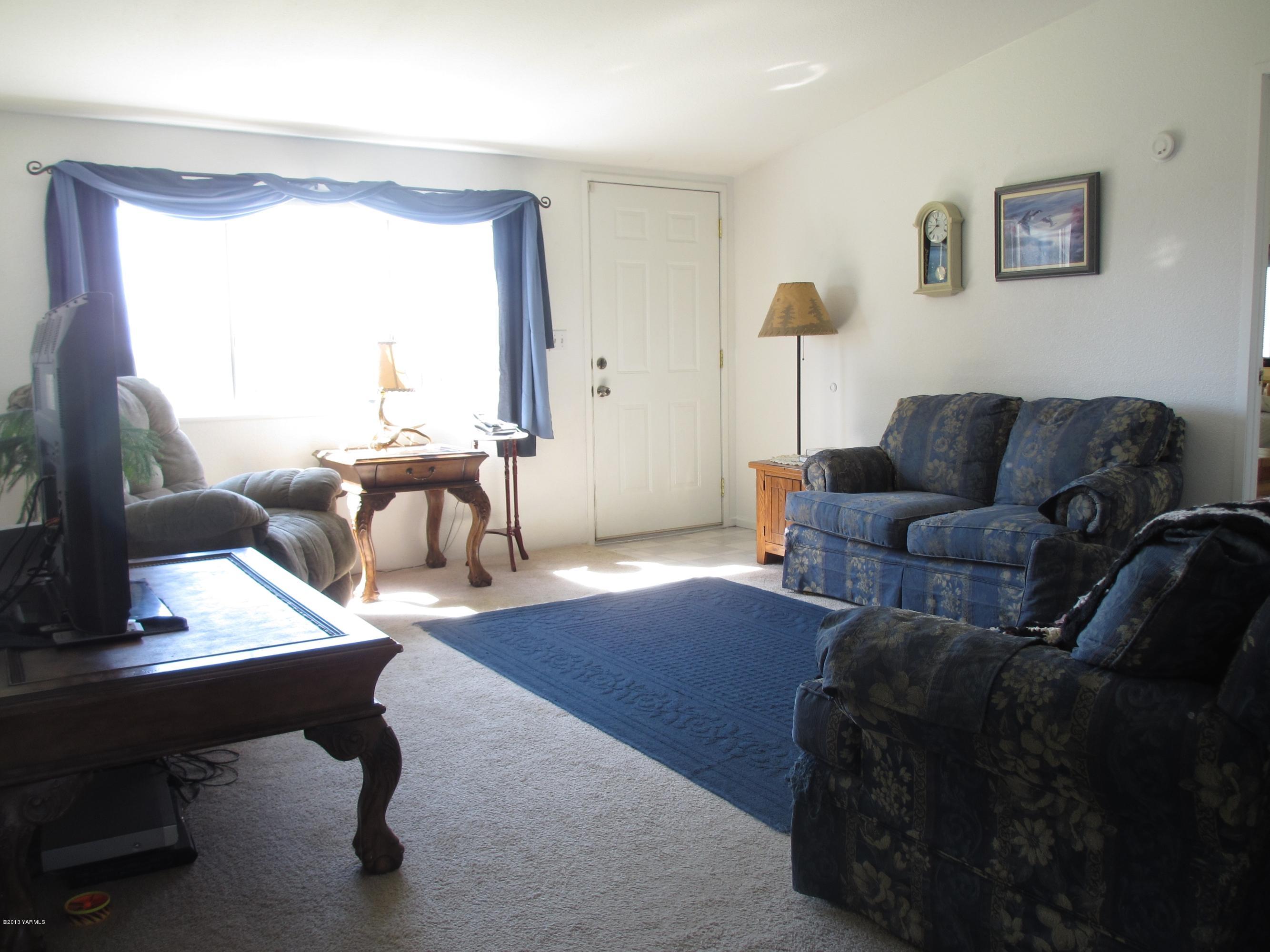1231 Holaday Road Mabton, WA 98935 - Photo 27 of 29 a living room with furniture and a table
