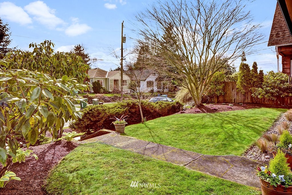 724 North 81st Street Seattle, WA 98103 - Photo 16 of 18 Gallery Image 16