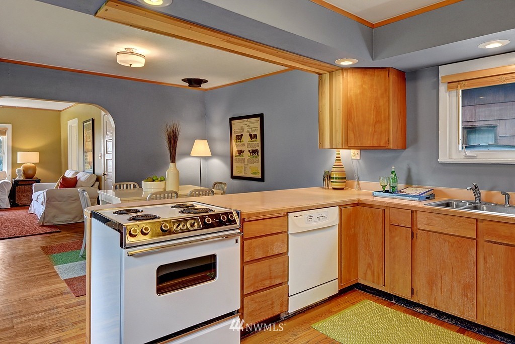 724 North 81st Street Seattle, WA 98103 - Photo 7 of 18 Gallery Image 7