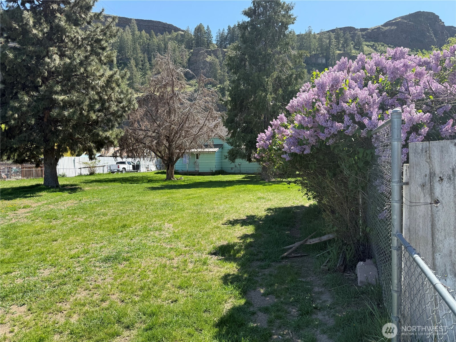 22037 Alcan Road Northeast Grand Coulee, WA 99133 - Photo 3 of 11 Gallery Image 3