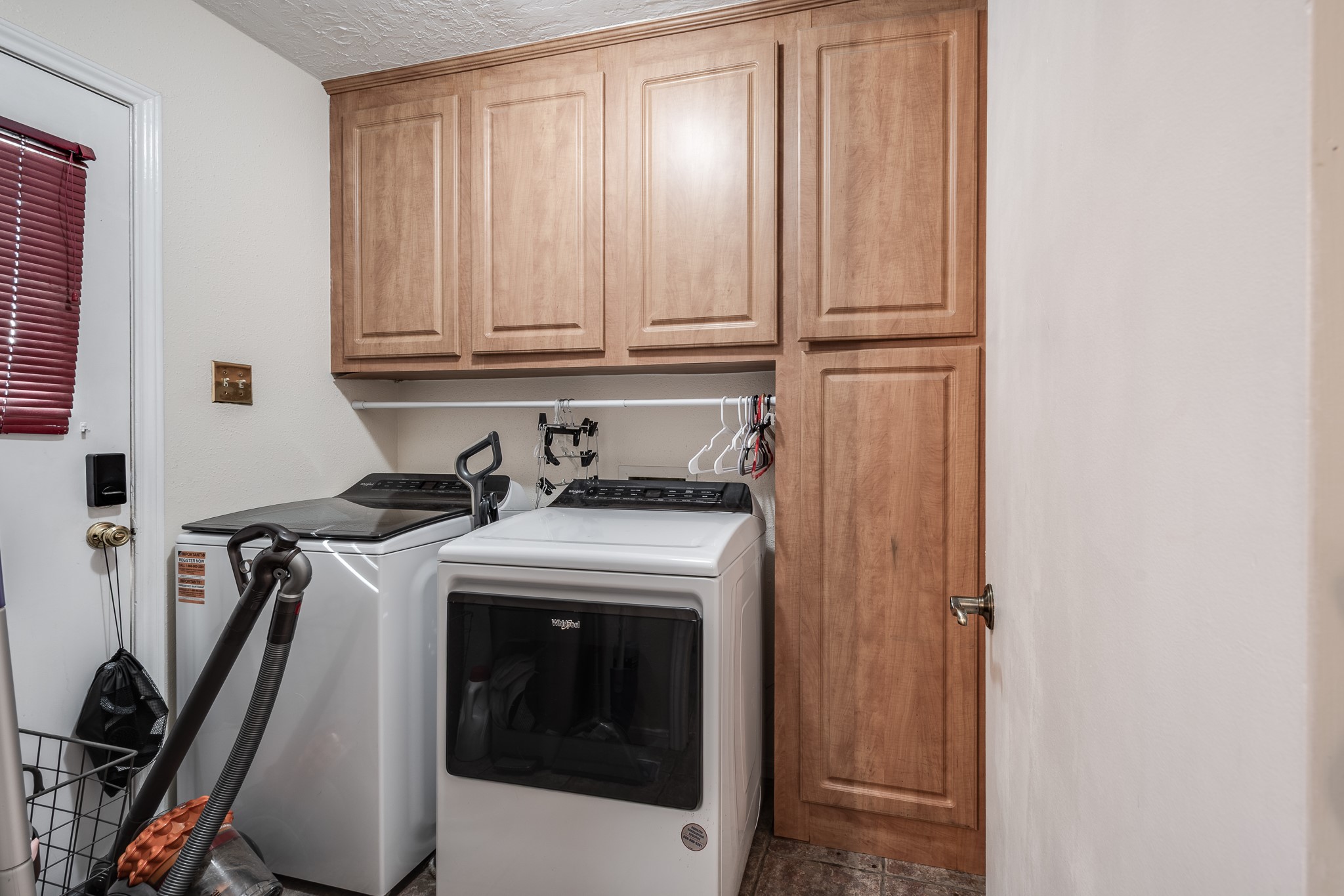 1802 Clover Spring Drive Houston, TX 77339 - Photo 21 of 32 LAUNDRY