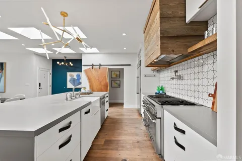 $2,595,000 | 1571 37th Avenue, San Francisco, CA 94122