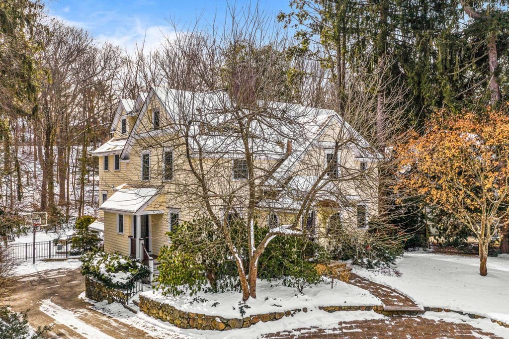 57 Windsor Road Wellesley, MA 02481 - Photo 4 of 30