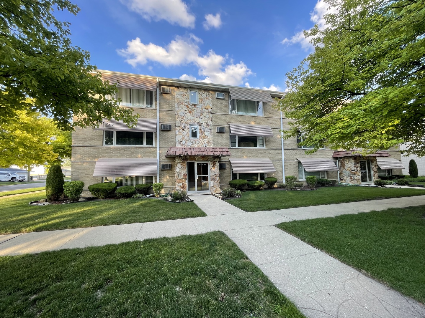 10403 South Keating Avenue, Unit 1C Oak Lawn, IL 60453 - Photo 1 of 12 a front view of house with yard and green space