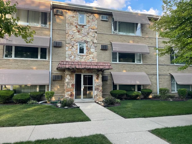 $130,000 | 10403 South Keating Avenue, Unit 1C, Oak Lawn, IL 60453